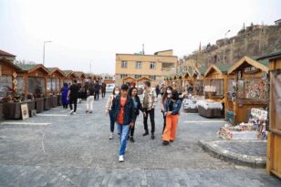 Kayseri Talas’ta Maharetli Eller Kadın Üretici Pazarı’na yoğun ilgi