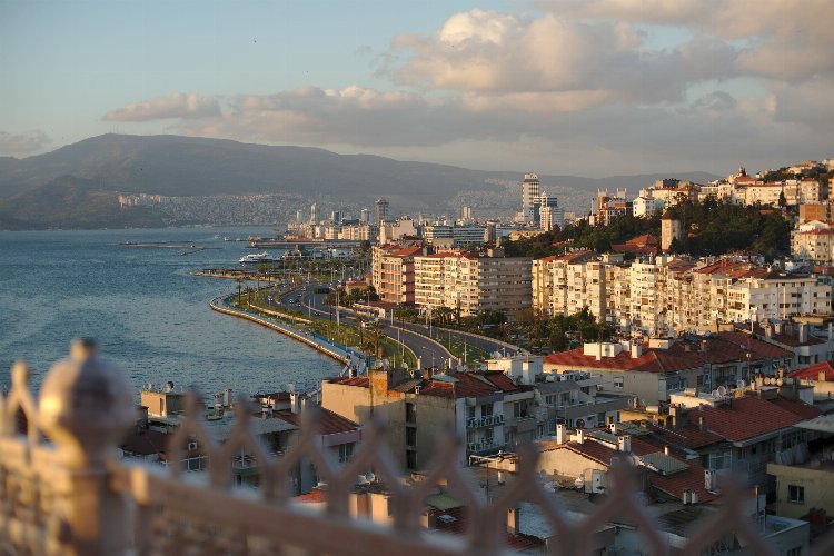 İzmir’de tüketici fiyat endeksi (TÜFE) yıllık %66,90, aylık %6,90 arttı
