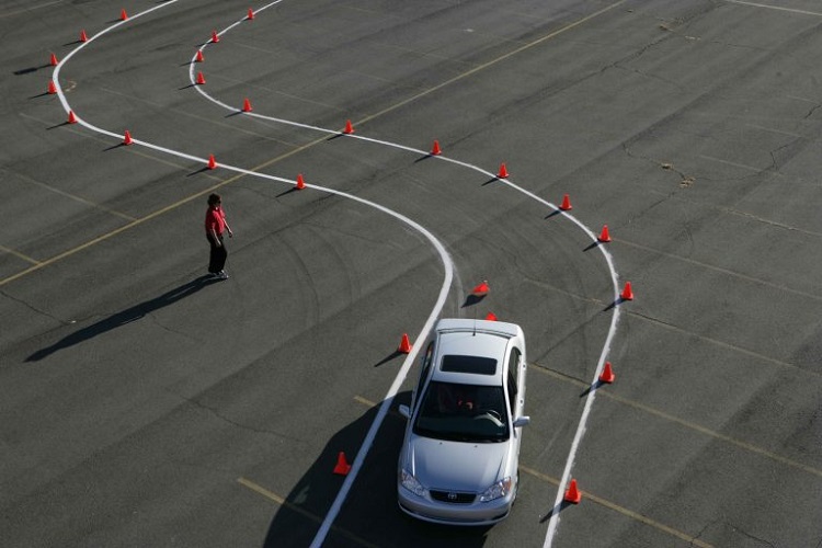 Sürücü Kursu Macerası Araç Kontrolünden Trafik Bilgisine